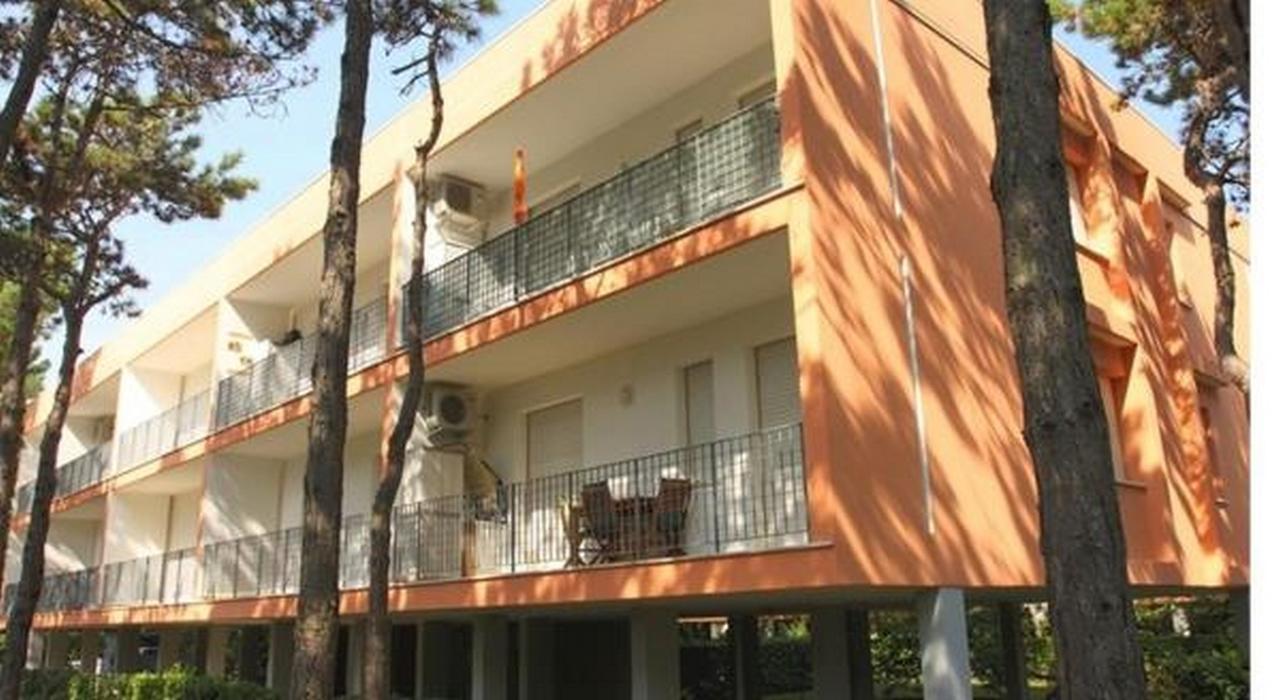 Isi Apartment Bibione Exterior photo