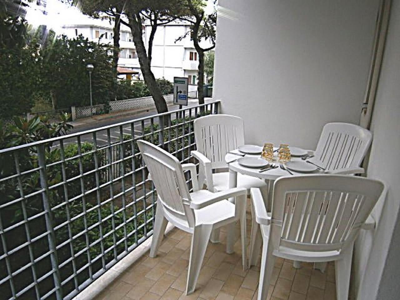 Isi Apartment Bibione Exterior photo